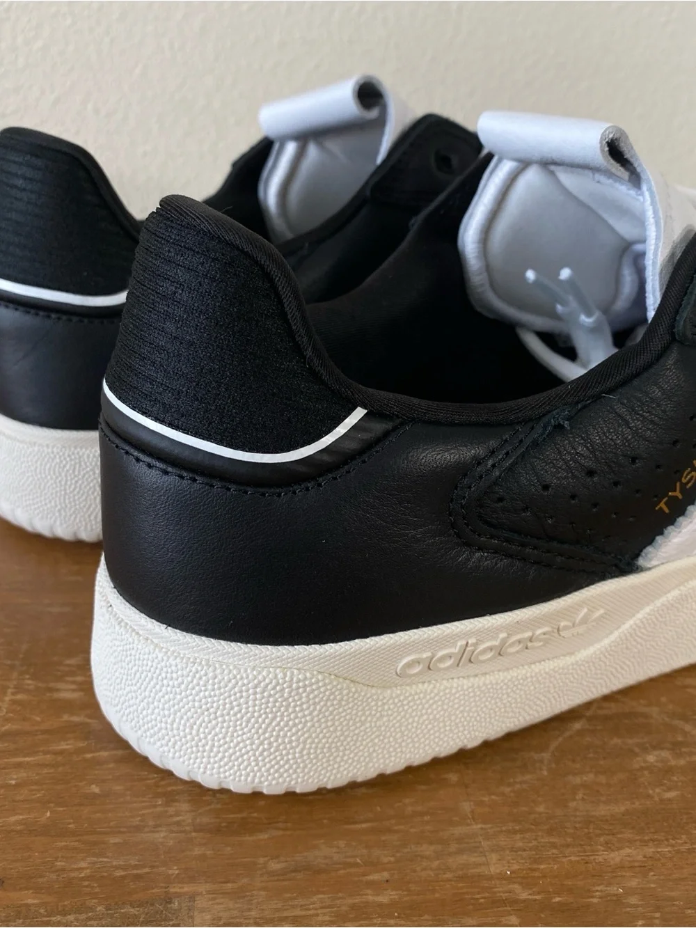 adidas low top